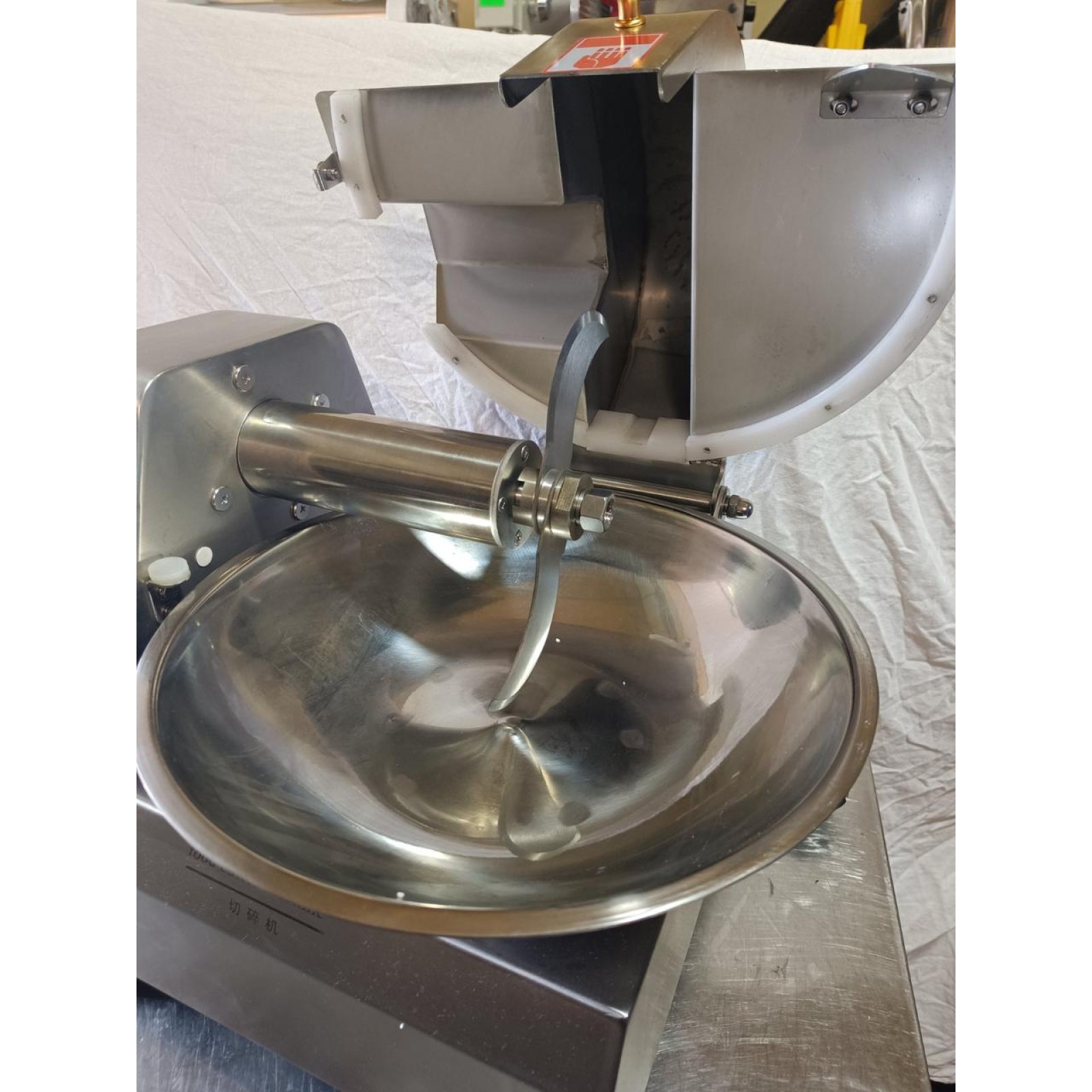 Куттер для рубання м'яса та харчових продуктів Vektor DE 300 5l