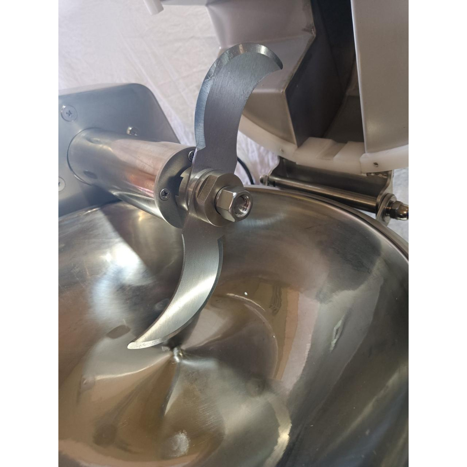 Куттер для рубання м'яса та харчових продуктів Vektor DE 300 5l